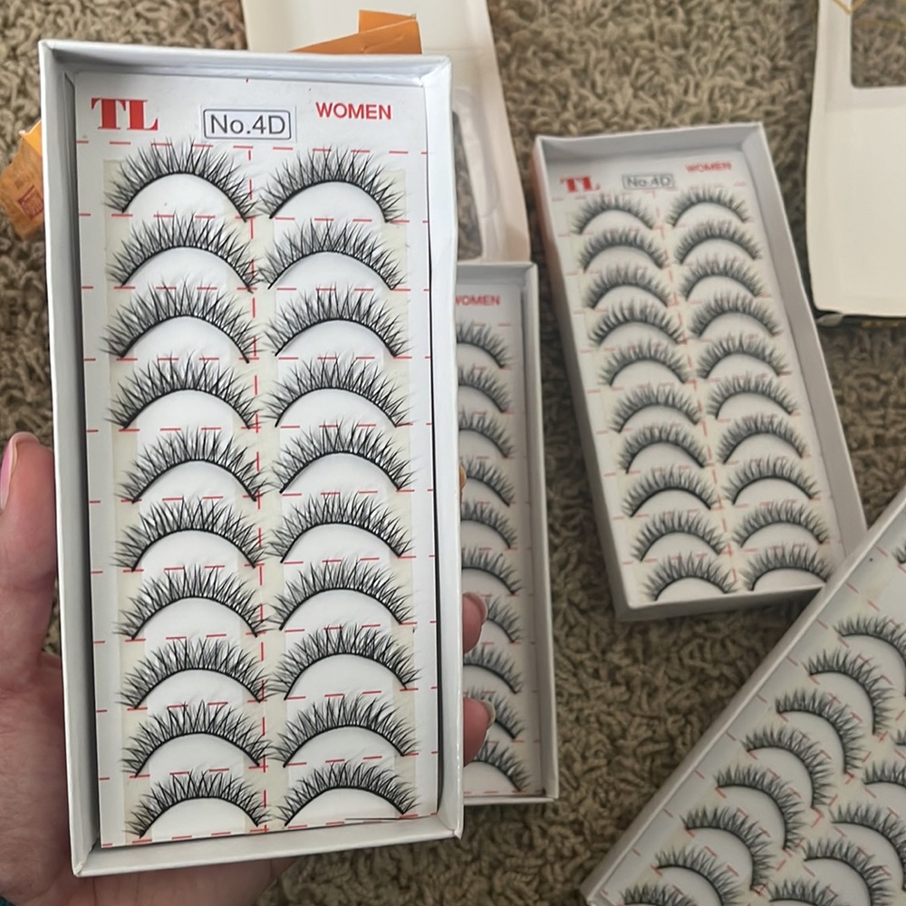 💥2 boxes of 4D false eyelashes 💥